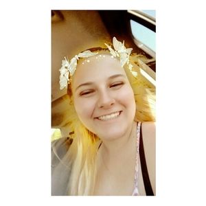 Meet your Posher, Elizabeth